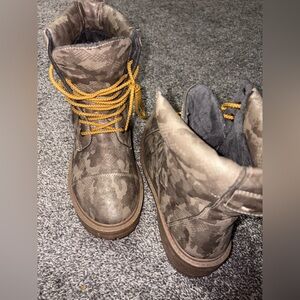 ✨Shimmery Combat Boots✨